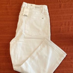Judy Blue white Capri cropped jeans. Size 14W. Very stretchy. Mid rise skinny